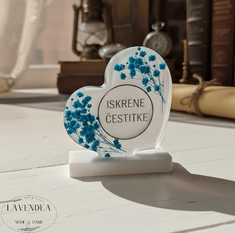 Srce na podstavku iz epoksi smole